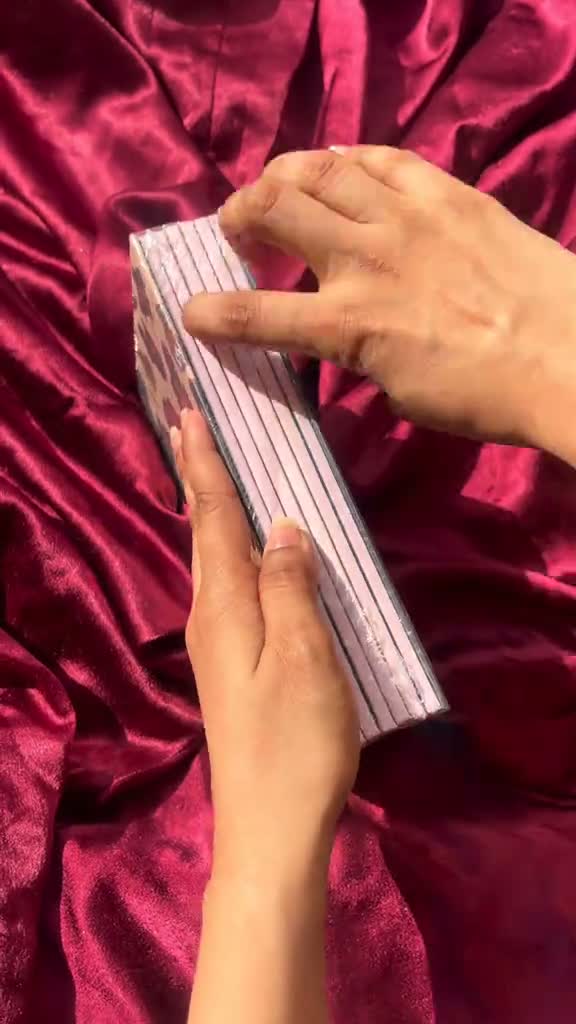 Mocallur 6 Page Makeup Book — view 1